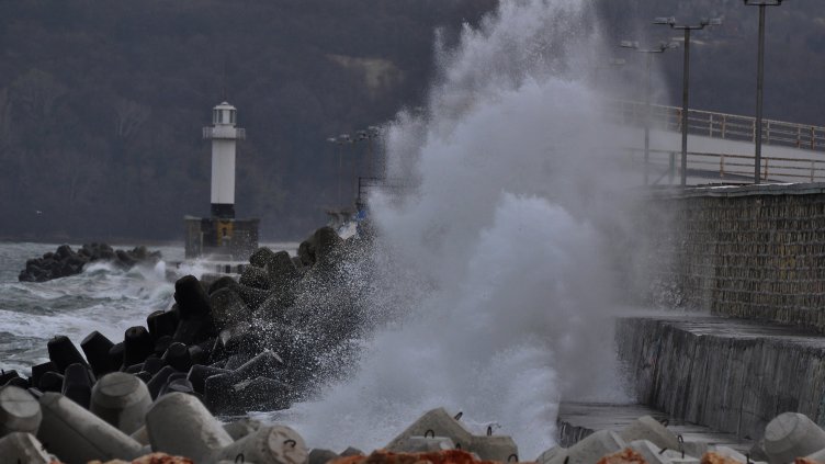Жълт код утре по Черноморието заради силен вятър