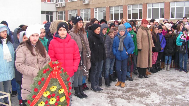 122 г. от рождението на своя патрон отбелязва СУ „Гео Милев“ 