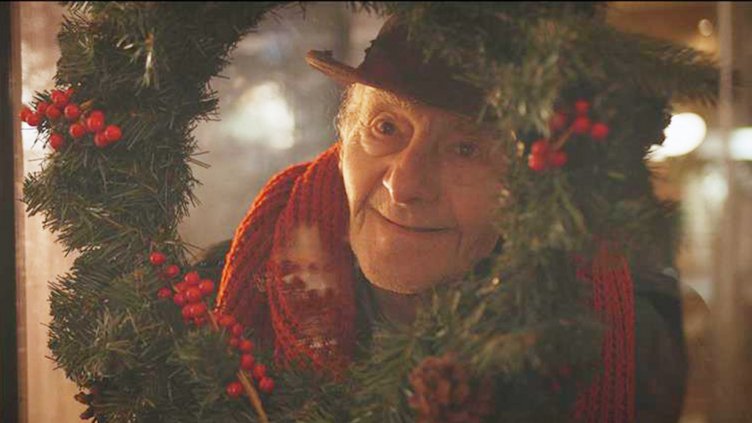 Данаил Мишев в ролята на просяк в „Коледата на госпожа Коледа“