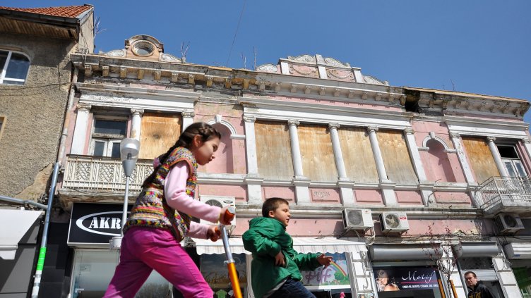 ПОДДРЪЖКАТА НА СГРАДИТЕ – ПАМЕТНИЦИ НА КУЛТУРАТА е един от важните въпроси във Варна, който предстои да бъде разрешен. Снимка ПЛАМЕН ГУТИНОВ