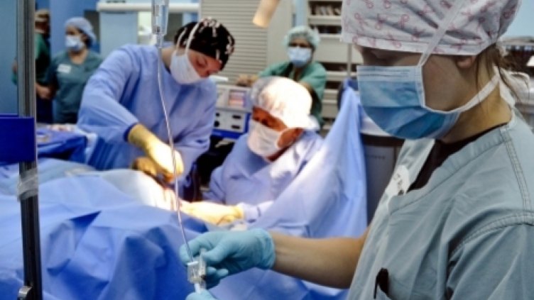 Българите ценят лекарите, но са недоверчиви към здравната система