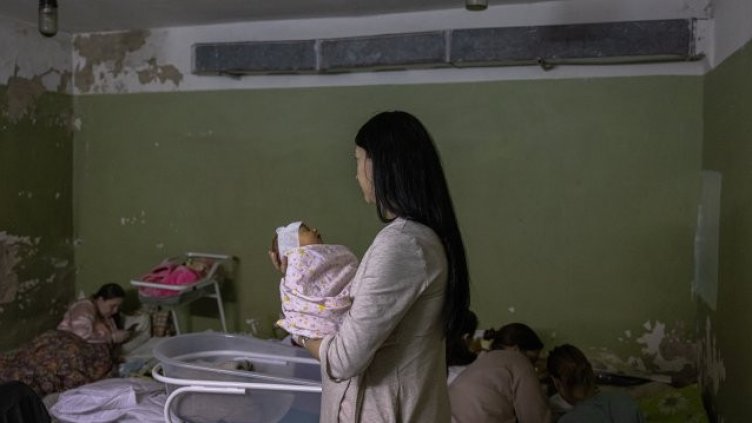 Лъсна поредната лъжа: Не е бомбардиран родилния дом в Мариупол