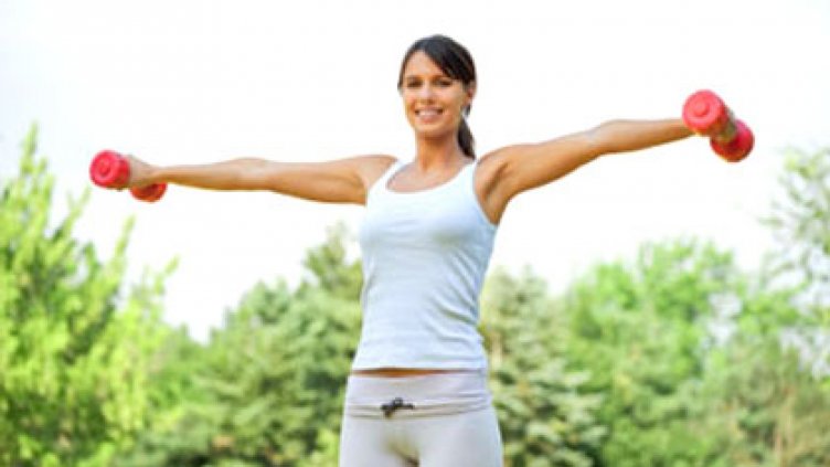 4 лесни упражнения за стегнати ръце и корем