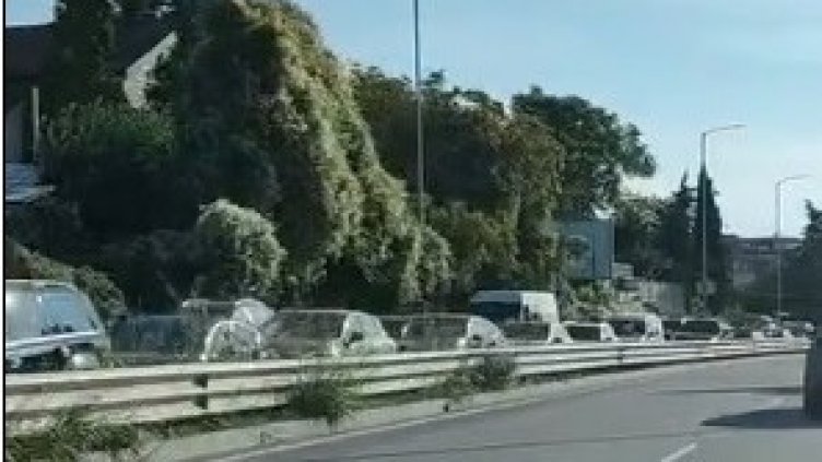 Голямо задръстване на пътя от Златните към Варна