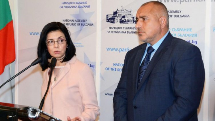 Кунева се жалила на Борисов и Цацаров за хакерите  