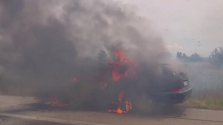 Кола горя на пътя Варна - Бургас