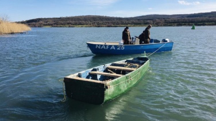 Бракониери избягаха от ИАРА, зарязаха лодката си 