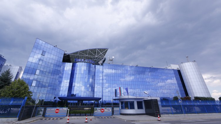 Криза: Преустановяват набирането на ръководители на полети до 2022 г.