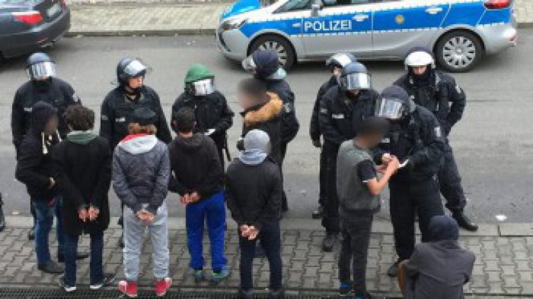 Масово сбиване в център за мигранти в Берлин