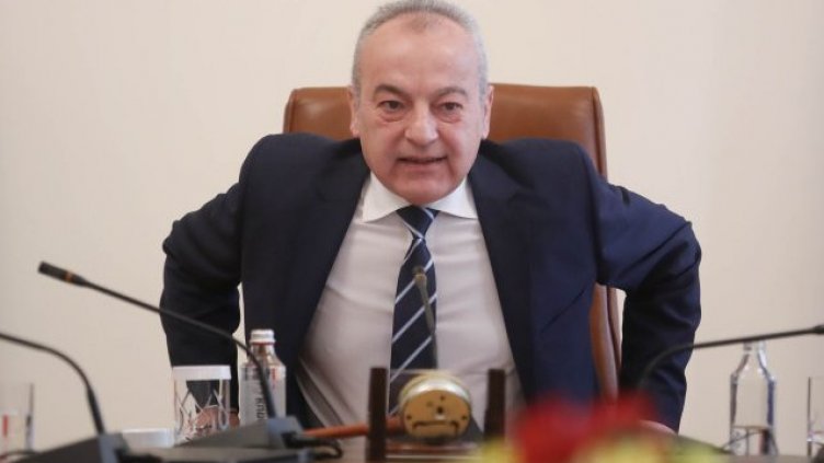 Кабинетът си писа отличен за изборите, безработицата и връщането на държавата на границата