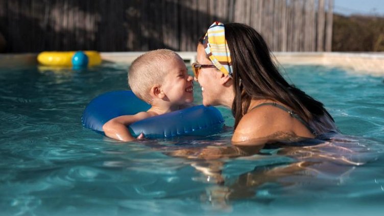 Безопасни ли са басейните за бебетата?