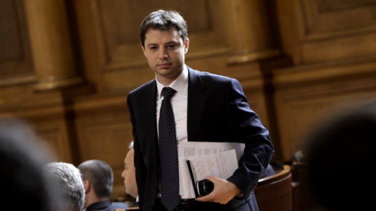 Делян Добрев.