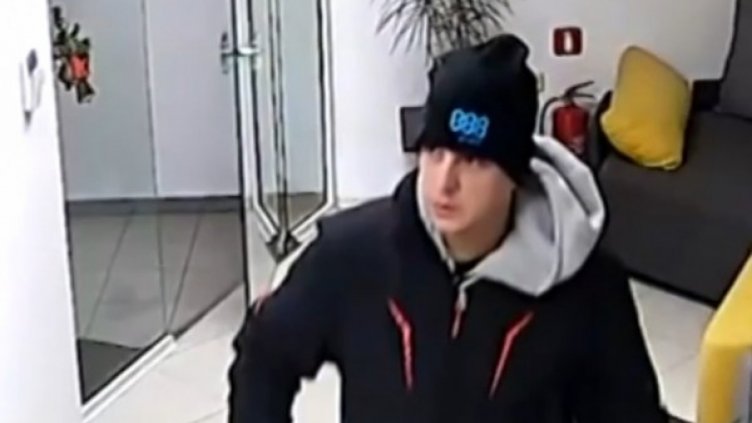 Мним служител открадна 10 лаптопа от офис на фирма