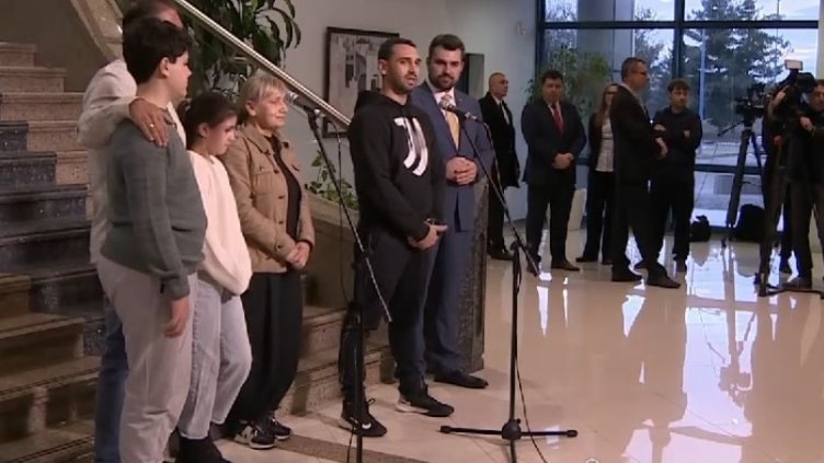 Моряците: Държаха се добре с нас, не са ни докоснали с пръст