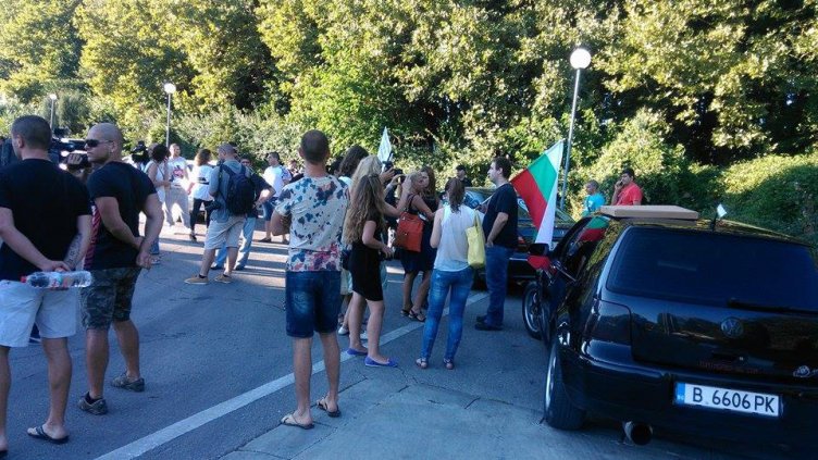 Двайсетина варненци протестираха срещу високите цени на горивата