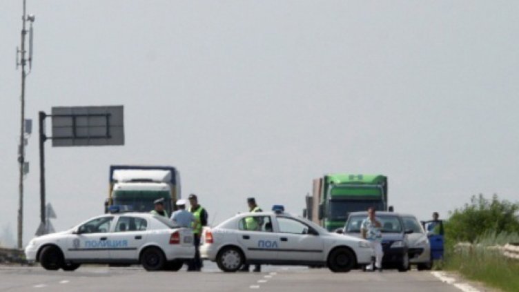 Шофьор сгази полицай, за да избегне проверка