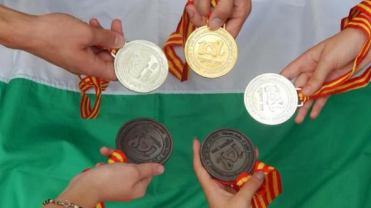 Отпускат стипендии на 1200 даровити деца