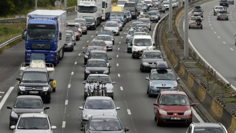 Ограничават движението на камиони над 12 тона утре от 14 ч. до 20 ч.