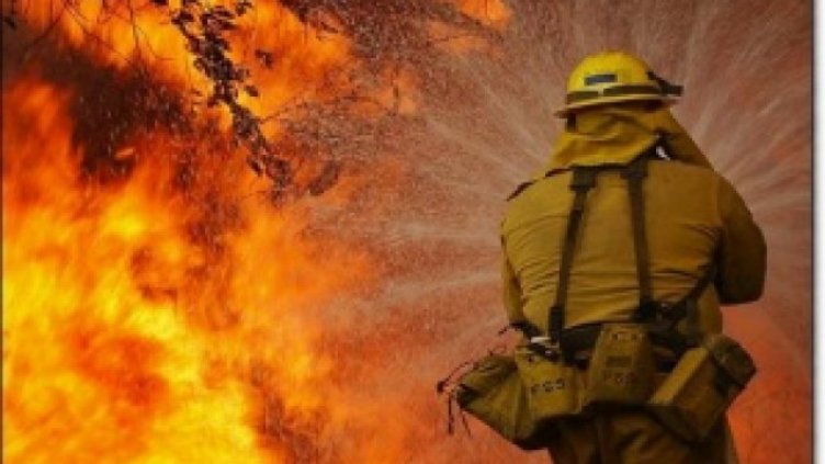 Двама загинали при пожар в хотел в Истанбул