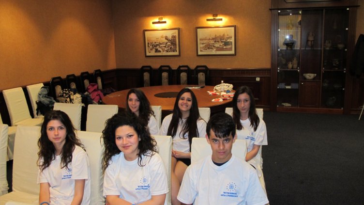 Ученици обучават ученици във Варна как да не станат жертва на трафик