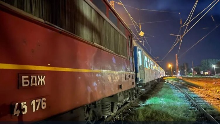 Влаковете закъсняват! Повреда обърка ЖП движението в страната