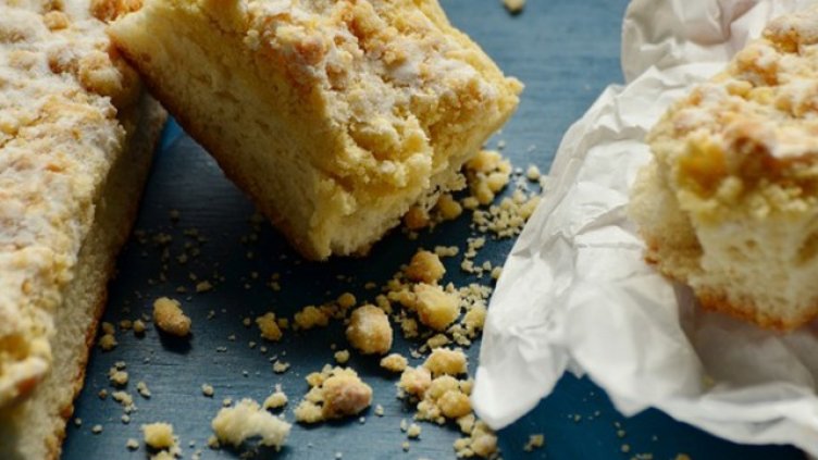 Кекс с орехи, ябълки и канела