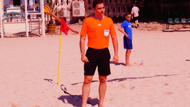 Двама български съдии свирят в Шампионската лига по плажен футбол