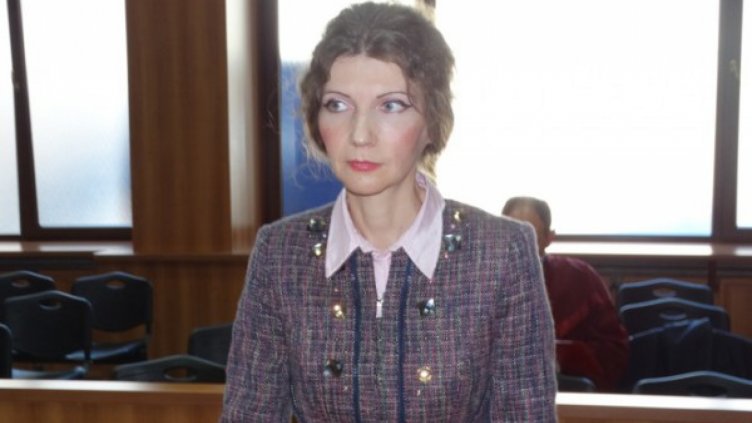 Девствеността й отива! Хинкова иска връщане на делото