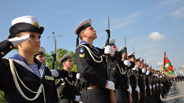 Младежите искат казарма, все повече и повече…