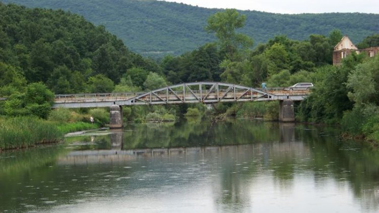 В ход е процедурата по затварянето ВЕЦ-а който унищожи рибата в река Ботуня