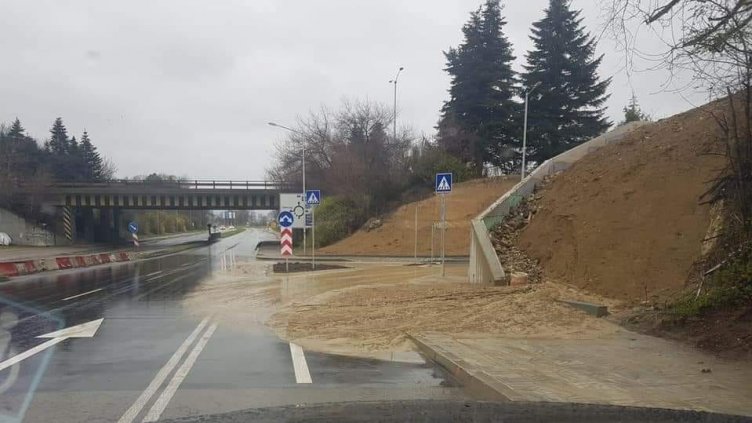 Свлече се земна маса от новоизградената рампа на ул. "Ат. Москов" във Варна