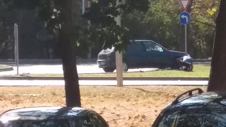 Млад шофьор катастрофира в района на Делфинариума във Варна