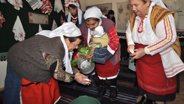 Днес е Бабин ден