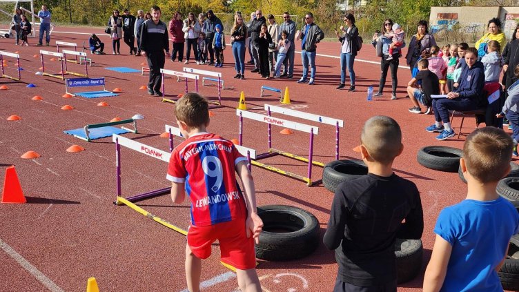 200 деца участваха в лекоатлетическото състезание във Варна (СНИМКИ)