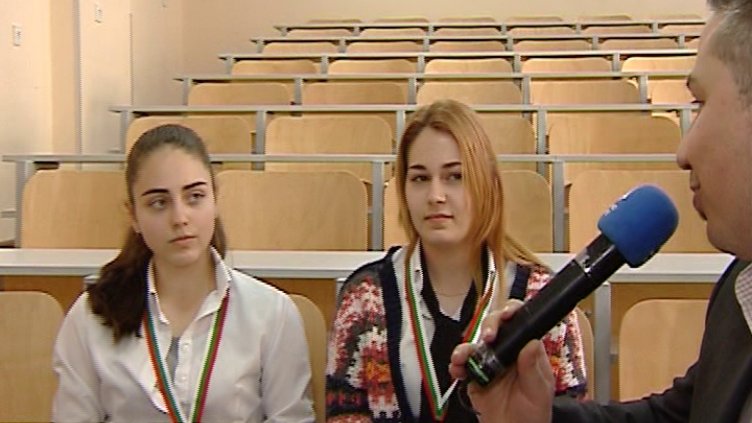 "Щрихи от утрото" (22.03.2017) -Варненски ученици се завърнаха с призови места от Националната философска конференция