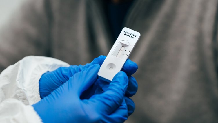 В автобус или влак в Гърция - само с бърз тест