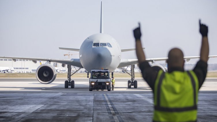Във Варна: Гимназисти  ще учат за авиационни техници