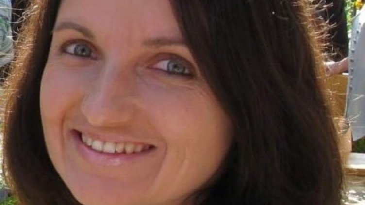 Ученичка от Варна търси помощ за онкоболната си майка