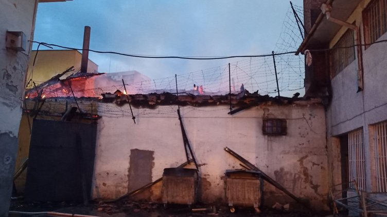 Пожар горя в затвора в Пловдив (СНИМКИ)