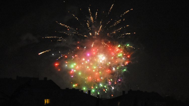 Снощната заря за ЧНГ във Варна (СНИМКИ)