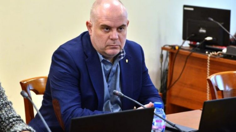 Гешев поиска оставката на прокурор, чийто син е обвинен в побои