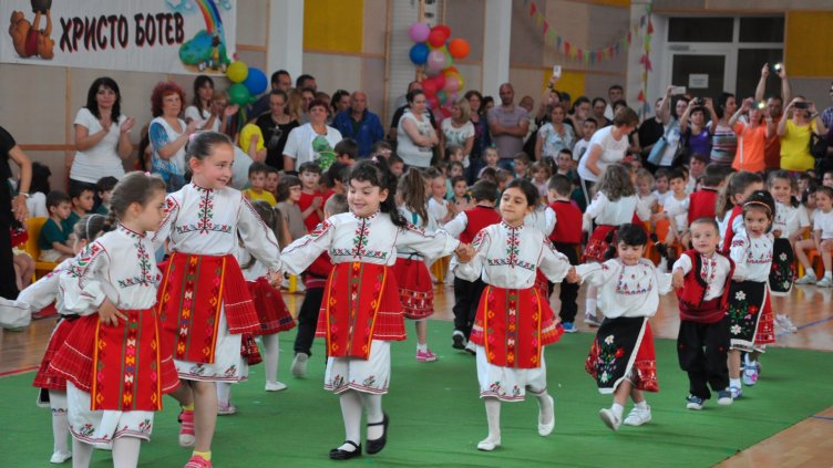 Деца зарадваха родители и гости с пъстър спортен празник за ЧРД