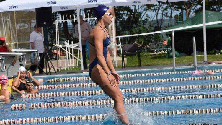 Тея Николова от ПСК „Черно море”: Целта ми е да подобря времената си на европейското