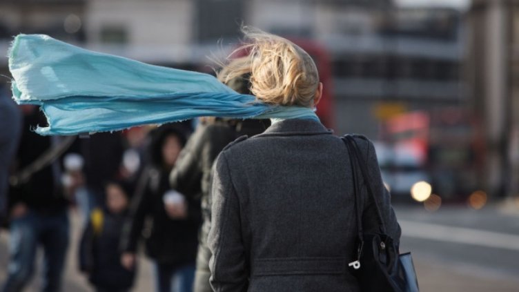 Обявиха жълт код за силен вятър утре