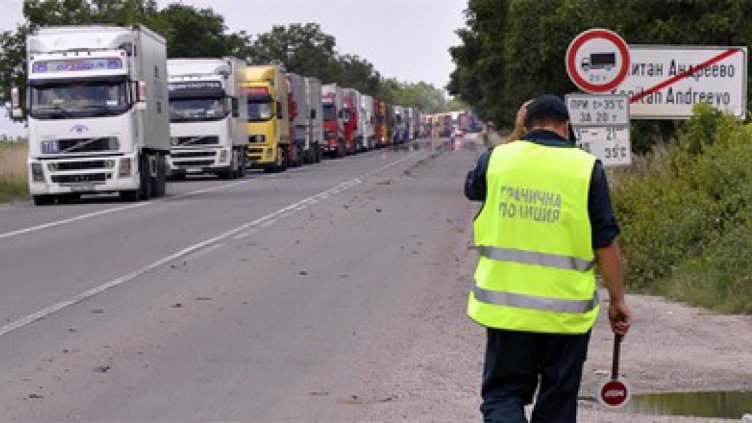 Парите на корумпираните митничари - в одрински банки