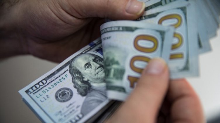 В САЩ изборни неволи, а доларът пада ли пада