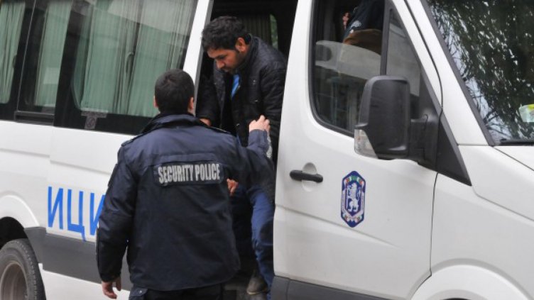 Разбиха схема за трафик на нелегални мигранти