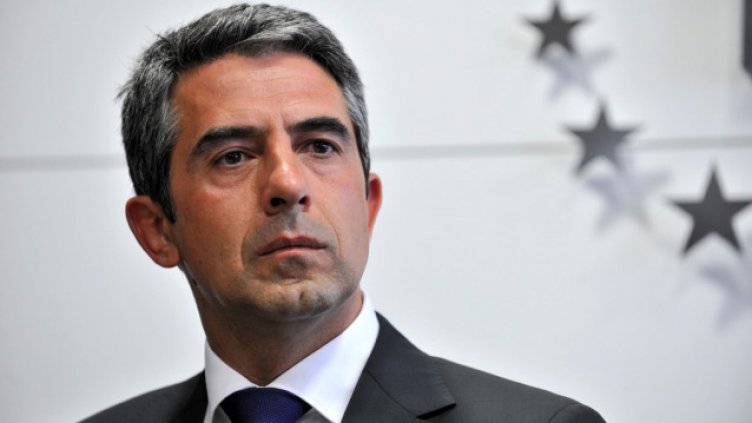 Плевнелиев писа "Много добър" на Борисов за справянето с пандемията