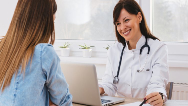 Ученичките на гинеколог, без разрешението на майките си