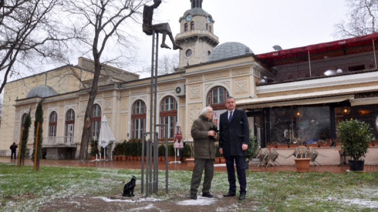 Нова пластика украси градската градинка във Варна